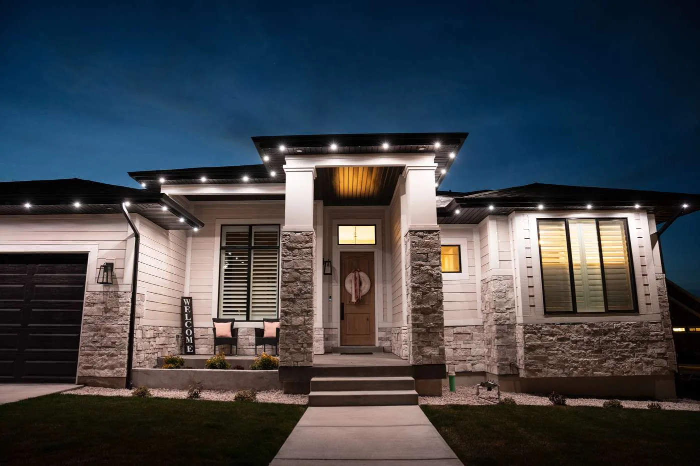 HOA community home with discreet Happy's lighting track