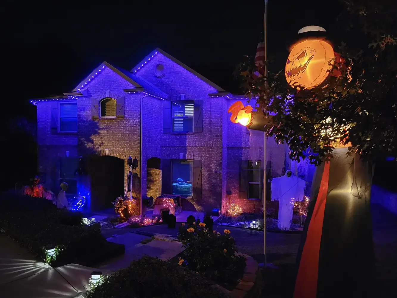 Home with Halloween Happy's lighting