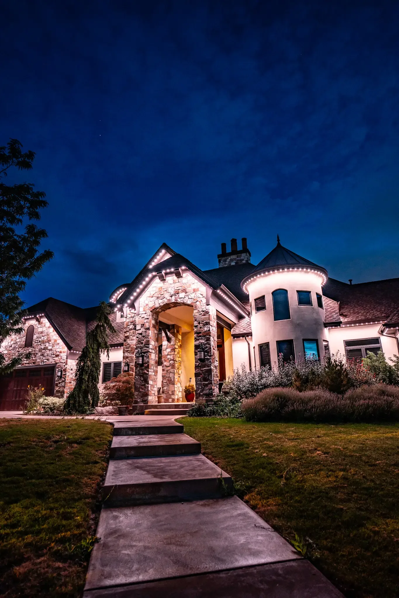 Home with warm white Happy's accent lighting